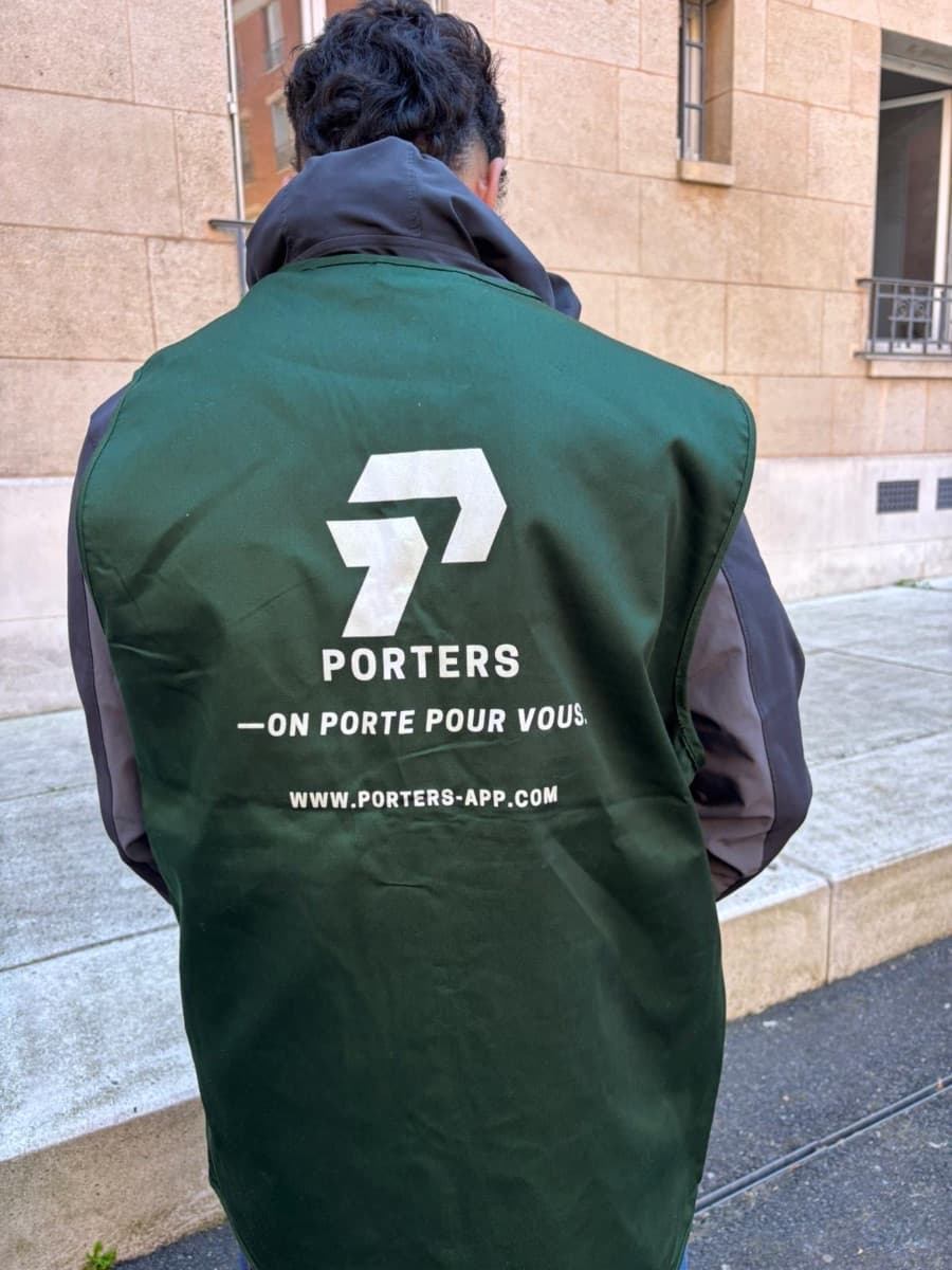Tenue PORTERS permettant aux habitants d’identifier l’intervenant